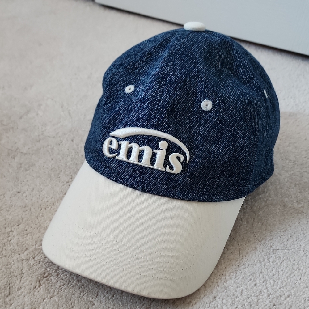 Emis Blue and White Cap